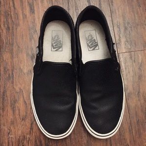Black VANS slip on’s